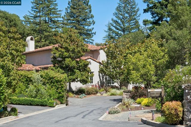 31 Sandy Ct, Orinda, CA 94563