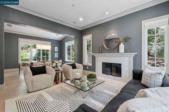 31 Sandy Ct, Orinda, CA 94563