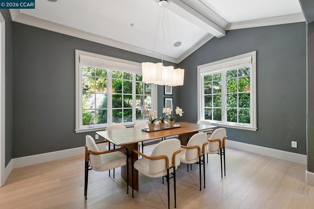 31 Sandy Ct, Orinda, CA 94563