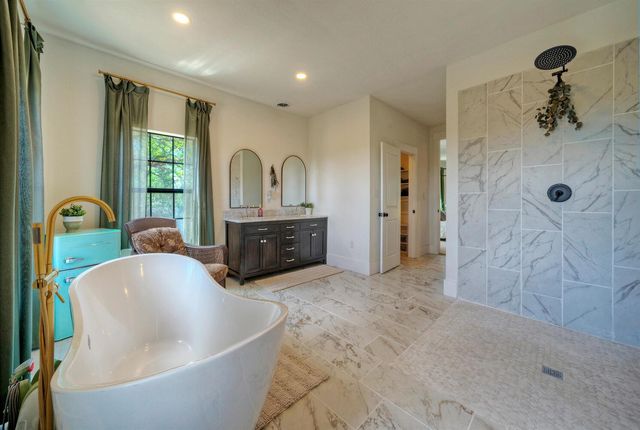 198 Rolling Oak DR, Elgin, TX 78621