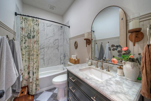 198 Rolling Oak DR, Elgin, TX 78621