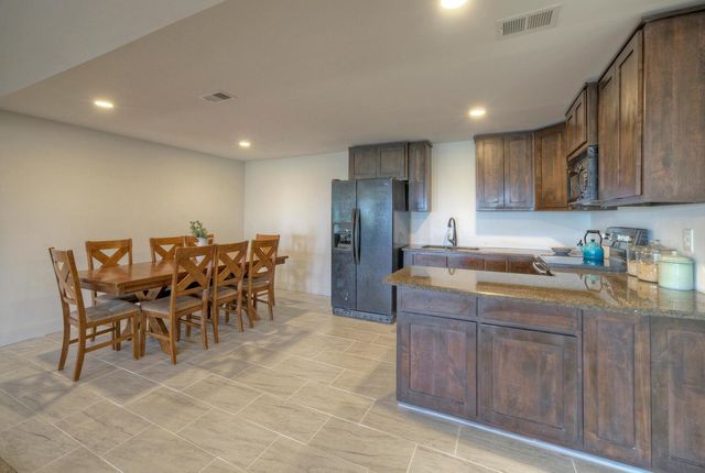 198 Rolling Oak DR, Elgin, TX 78621