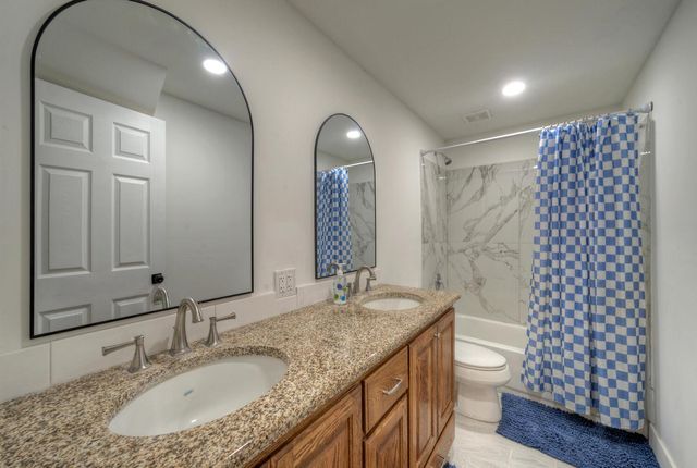 198 Rolling Oak DR, Elgin, TX 78621