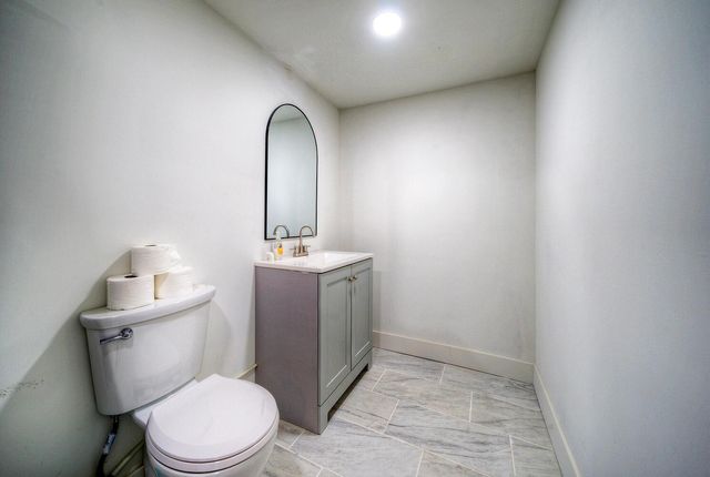 198 Rolling Oak DR, Elgin, TX 78621