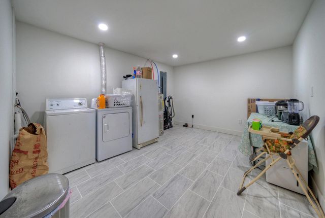 198 Rolling Oak DR, Elgin, TX 78621