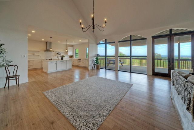 198 Rolling Oak DR, Elgin, TX 78621