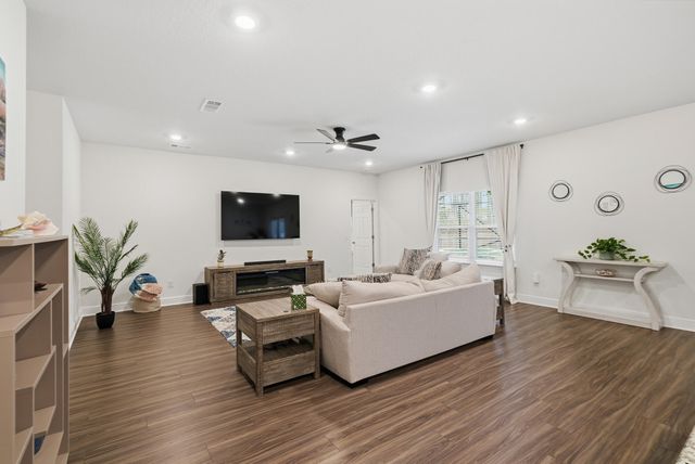 7224 Riverview Road, Navarre, FL 32566