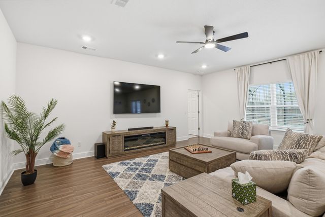 7224 Riverview Road, Navarre, FL 32566