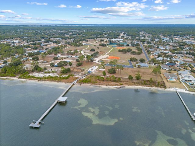 7224 Riverview Road, Navarre, FL 32566