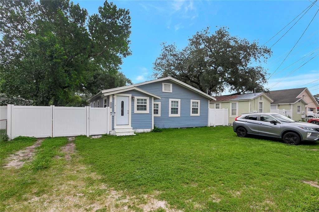 8413 N HAMNER AVENUE, Tampa, FL 33604