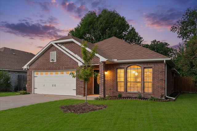 7009 Bentley Avenue, Fort Worth, TX 76137