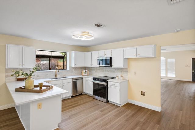 7009 Bentley Avenue, Fort Worth, TX 76137