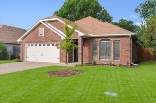 7009 Bentley Avenue, Fort Worth, TX 76137