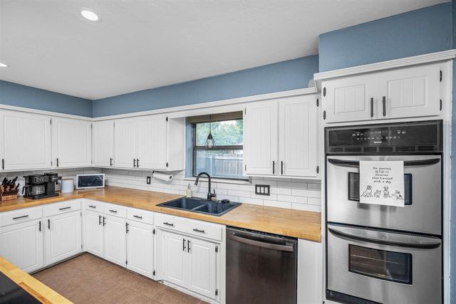 5602 NW Rebecca Ter, Lawton, OK 73505