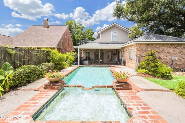 401 Cobblestone Road, Lafayette, LA 70508