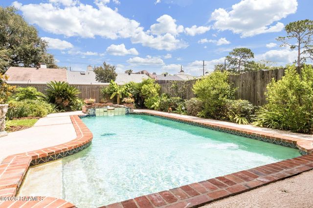 401 Cobblestone Road, Lafayette, LA 70508