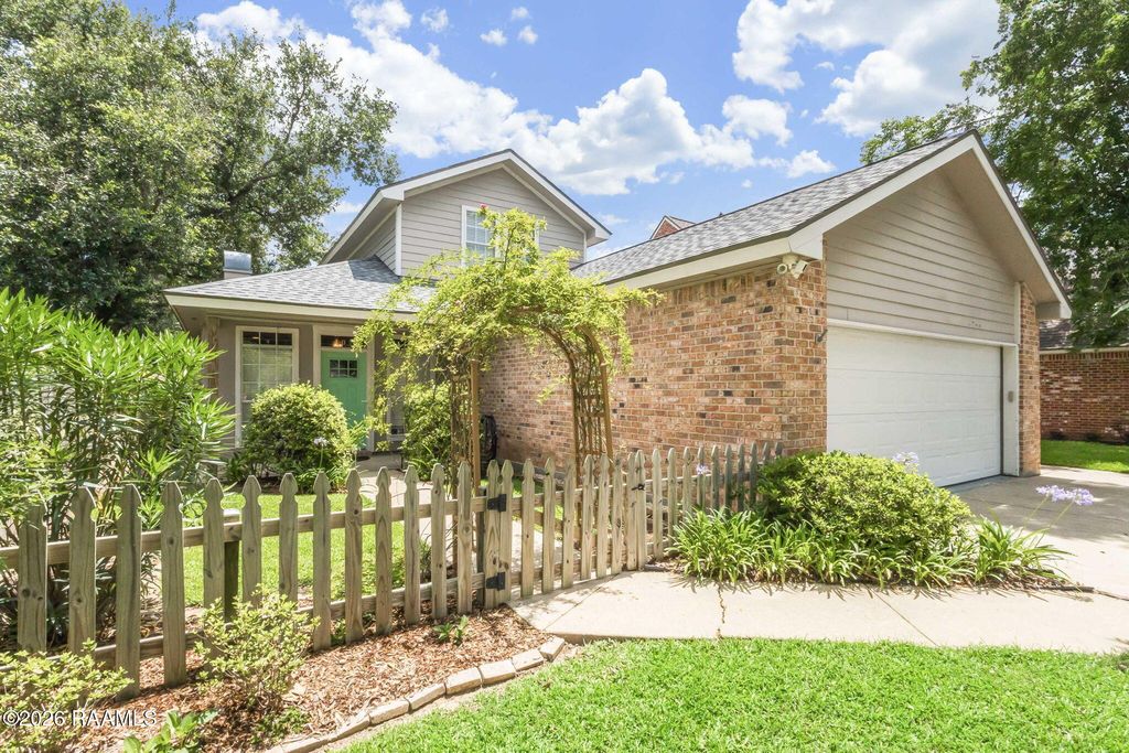 401 Cobblestone Road, Lafayette, LA 70508