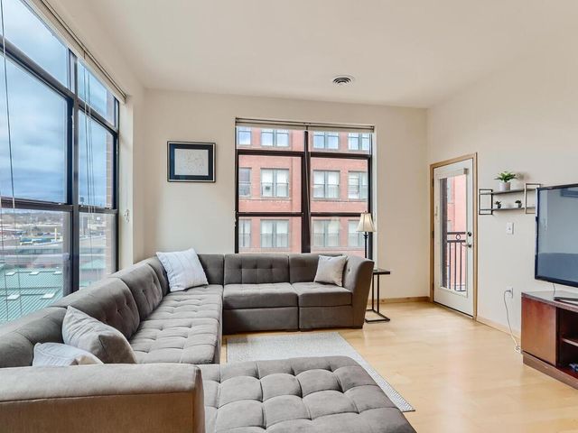 270 4th Street 402, Saint Paul, MN 55101