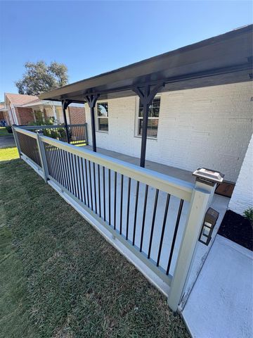 2929 8th Avenue N, Texas City, TX 77590