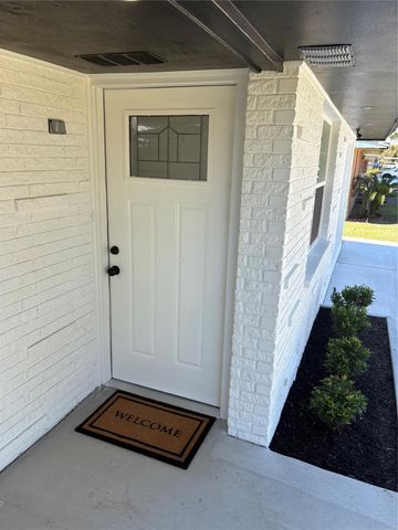 2929 8th Avenue N, Texas City, TX 77590