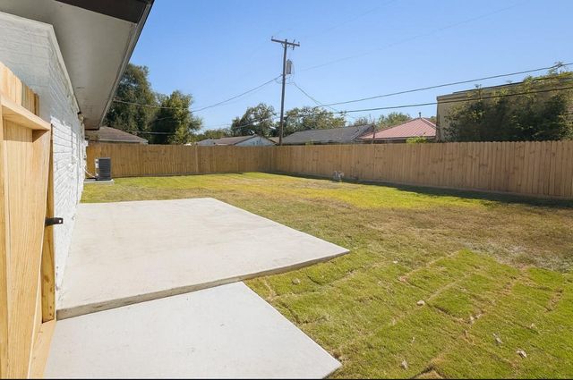 2929 8th Avenue N, Texas City, TX 77590