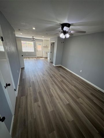 2929 8th Avenue N, Texas City, TX 77590