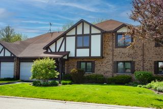 538 Banyon Lane D, La Grange, IL 60525