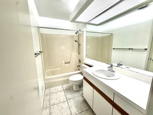 9 Lake Vista Trail 101, Port St. Lucie, FL 34952