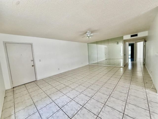 9 Lake Vista Trail 101, Port St. Lucie, FL 34952