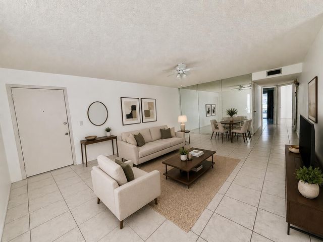 9 Lake Vista Trail 101, Port St. Lucie, FL 34952