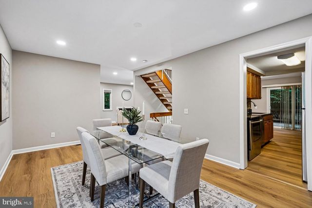 1537 PARK GLEN CT, Reston, VA 20190
