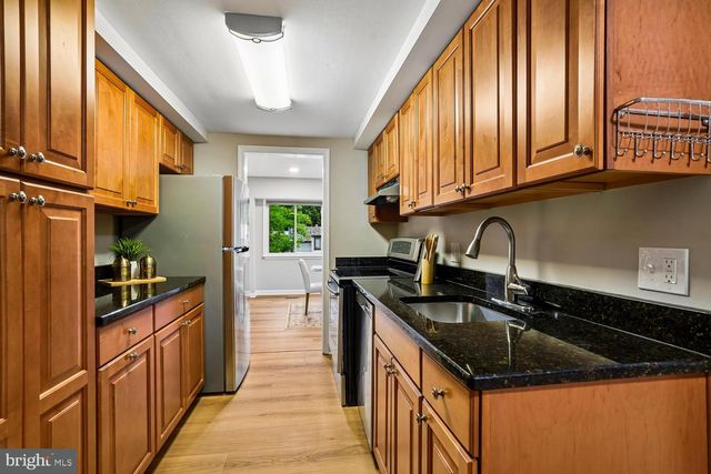 1537 PARK GLEN CT, Reston, VA 20190