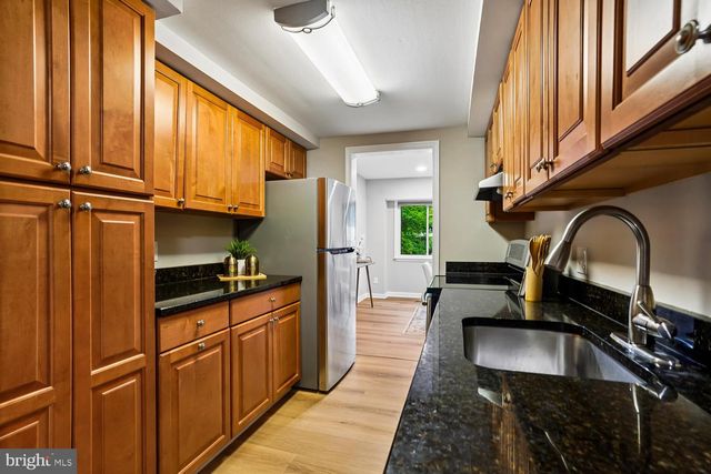 1537 PARK GLEN CT, Reston, VA 20190