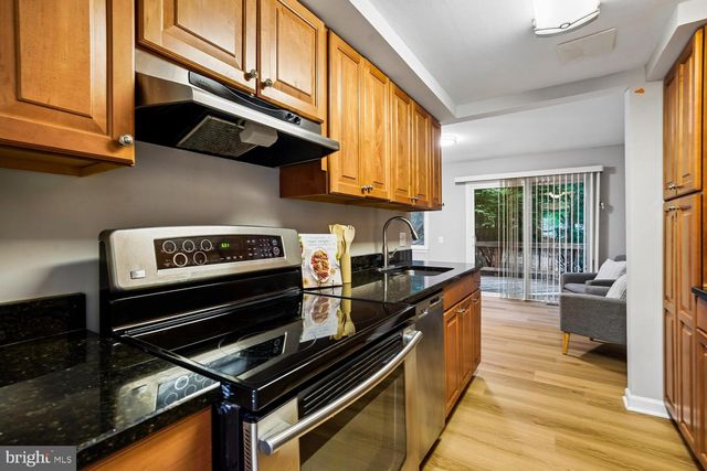 1537 PARK GLEN CT, Reston, VA 20190
