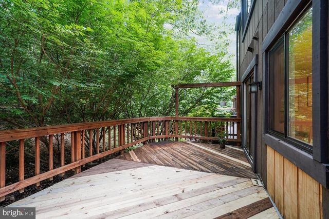 1537 PARK GLEN CT, Reston, VA 20190