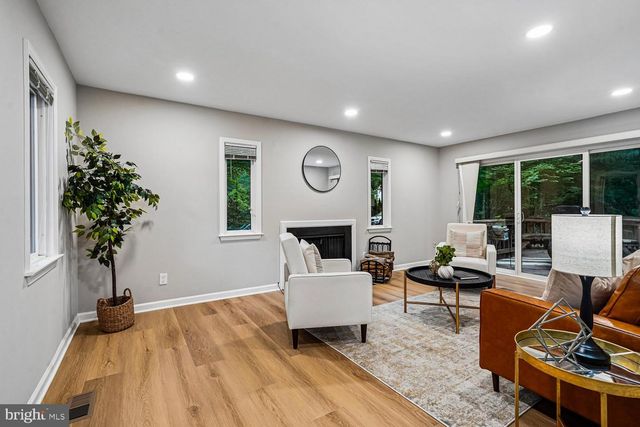 1537 PARK GLEN CT, Reston, VA 20190