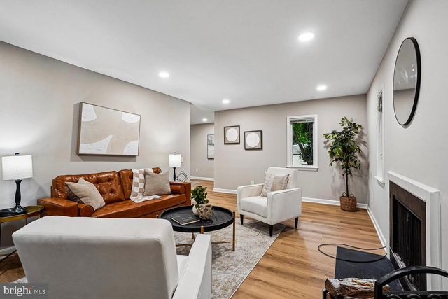 1537 PARK GLEN CT, Reston, VA 20190