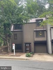1537 PARK GLEN CT, Reston, VA 20190