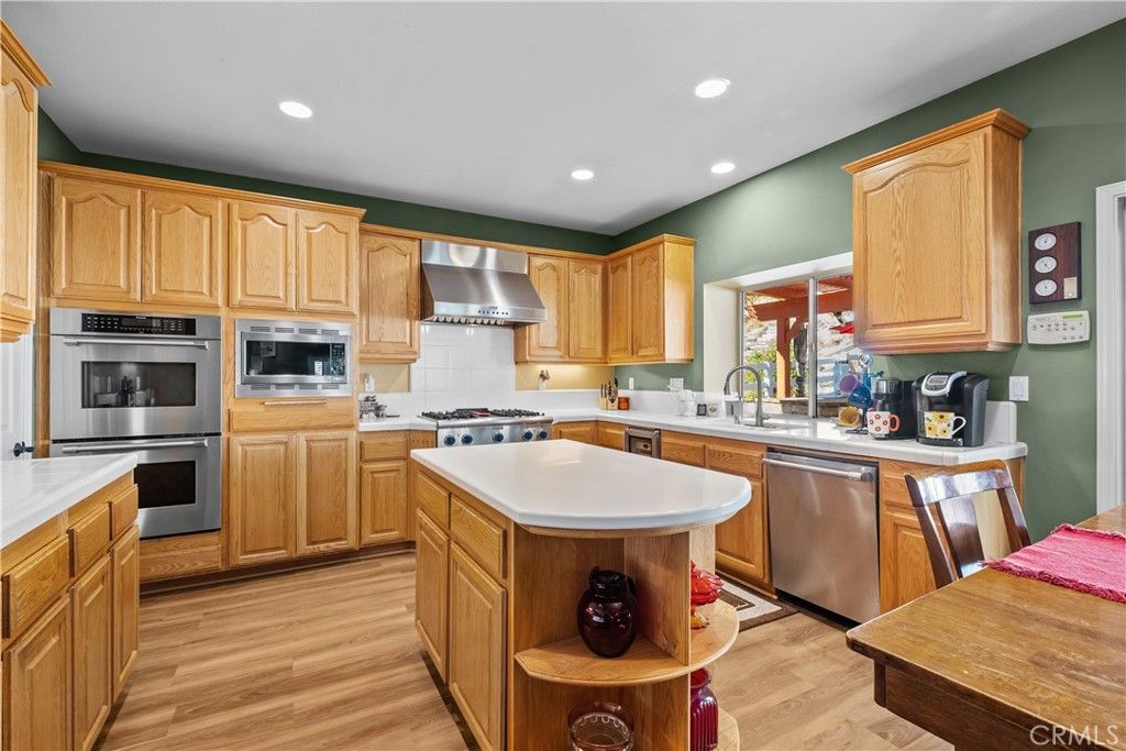 Image 15 of property listing at 15355 Michael Crest Drive, Canyon Country, CA 91387