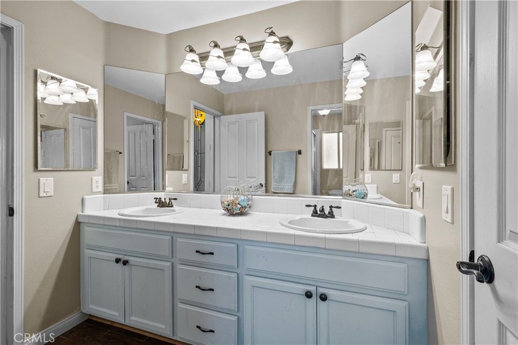 Image 30 of property listing at 15355 Michael Crest Drive, Canyon Country, CA 91387