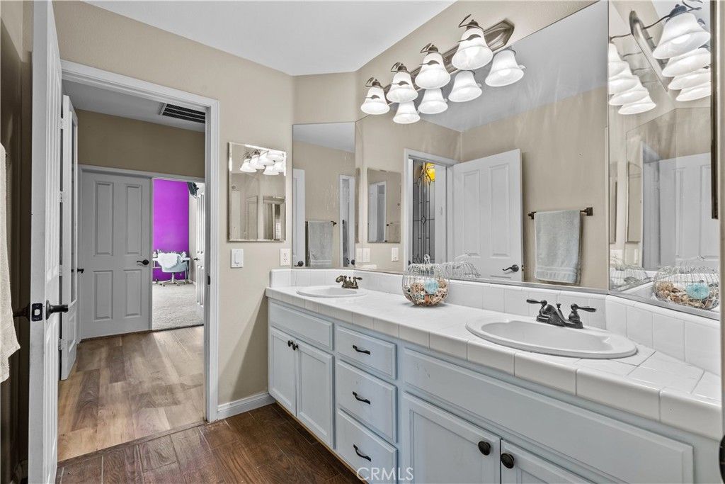 Image 34 of property listing at 15355 Michael Crest Drive, Canyon Country, CA 91387