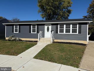 21 LYNNS CT, Morrisville, PA 19067