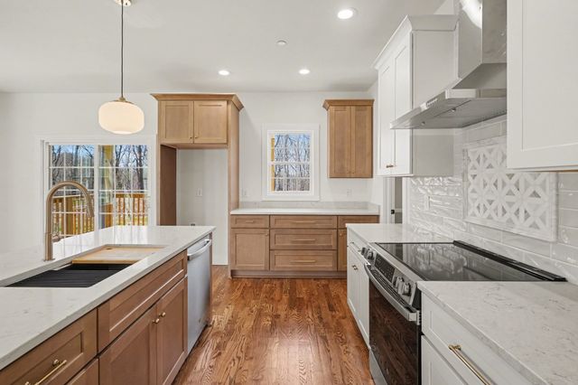 2031 Eagles Bluff Dr, Pleasant View, TN 37146