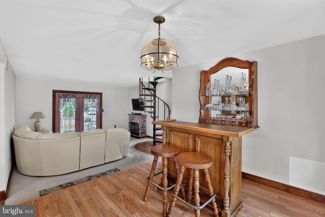 305 GROVE AVE, West Berlin, NJ 08091