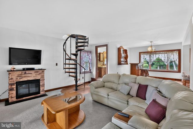 305 GROVE AVE, West Berlin, NJ 08091