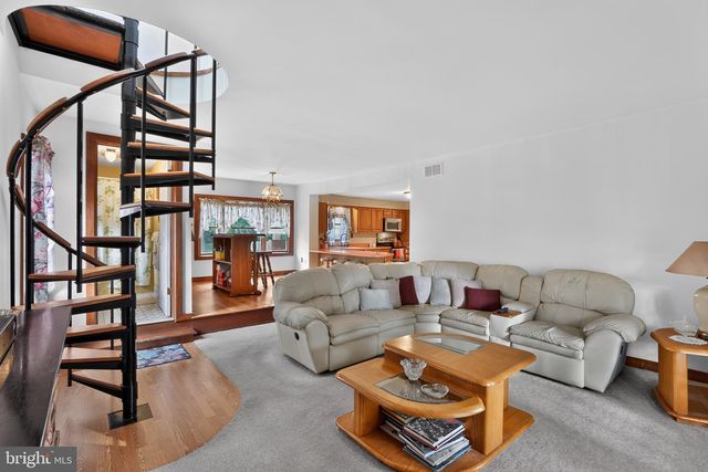 305 GROVE AVE, West Berlin, NJ 08091
