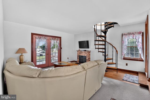 305 GROVE AVE, West Berlin, NJ 08091