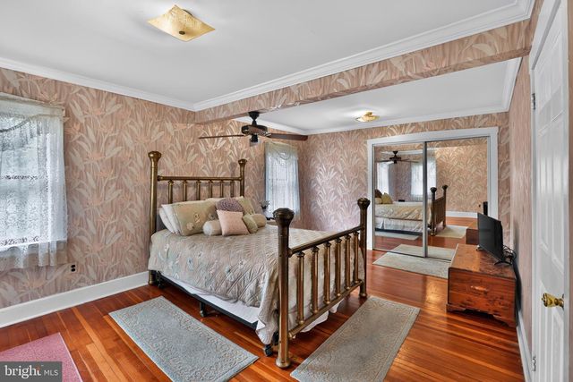 305 GROVE AVE, West Berlin, NJ 08091