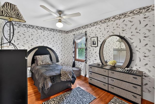 305 GROVE AVE, West Berlin, NJ 08091