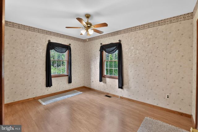 305 GROVE AVE, West Berlin, NJ 08091